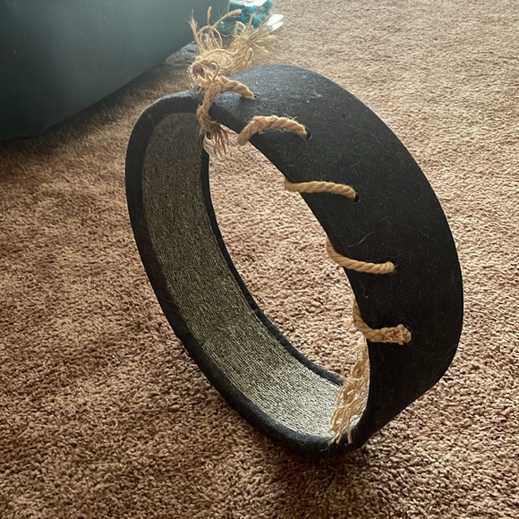 Cat scratcher getting rid of my cat scratcher - Picture 2 of 2